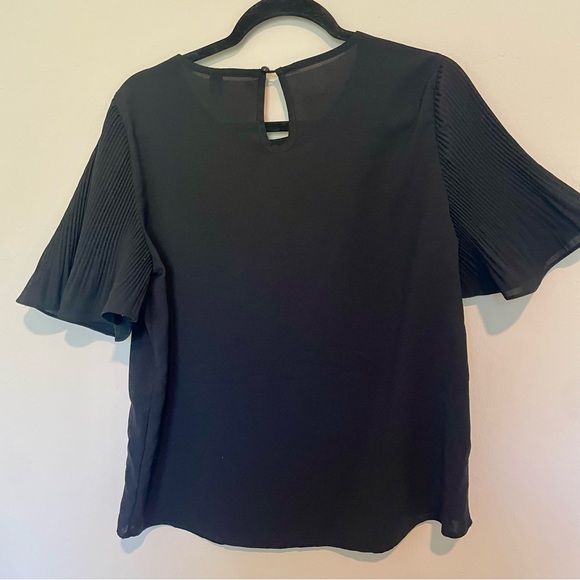 Black Short Sleeve Blouse - Picture 5 of 5